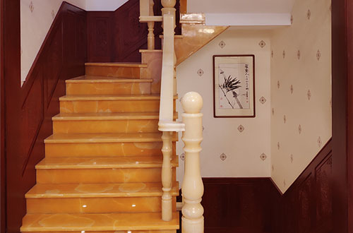 桥西中式别墅室内汉白玉石楼梯的定制安装装饰效果